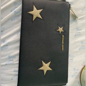 New Micheal Kors Star Large Wrislet! Super adorable design, classy and simple.